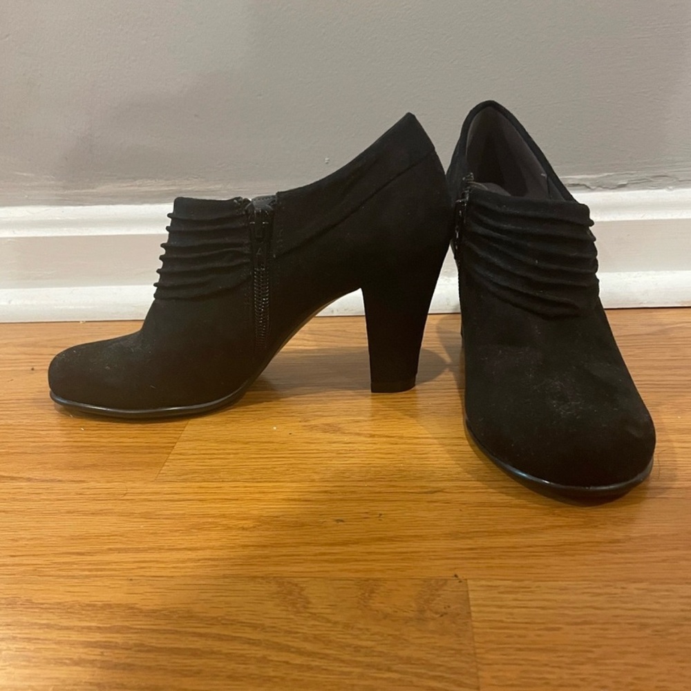 Aerosoles Women’s black booties size 5